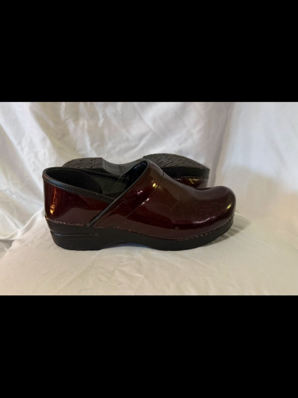 Dansko Women's Burgundy Patent Clogs with Black Sole size 8.5/39